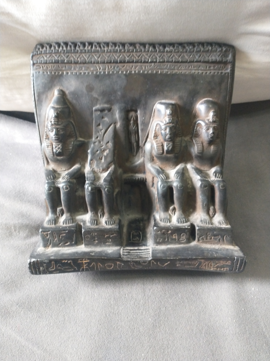 Beautiful statue based on ancient Egyptian architecture