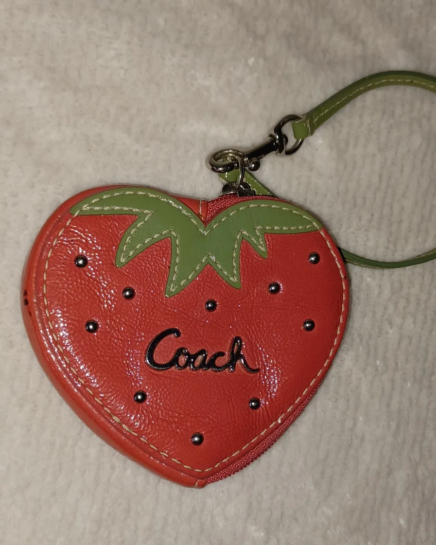 🍓Coach Strawberry Heart Coin Purse🍓 image indicator(2)