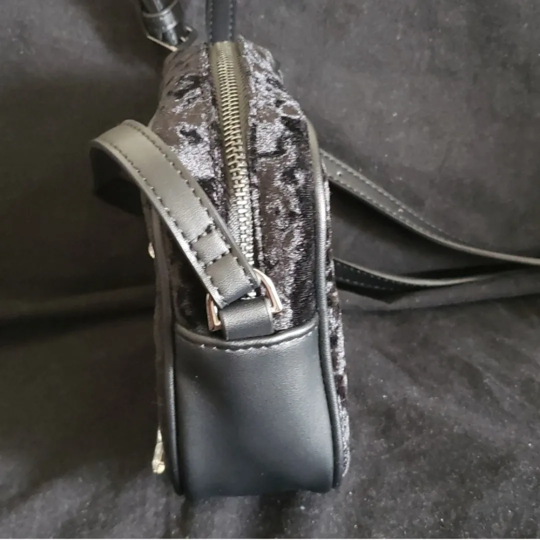 Black Floral Embroidered Crossbody Bag image indicator(6)