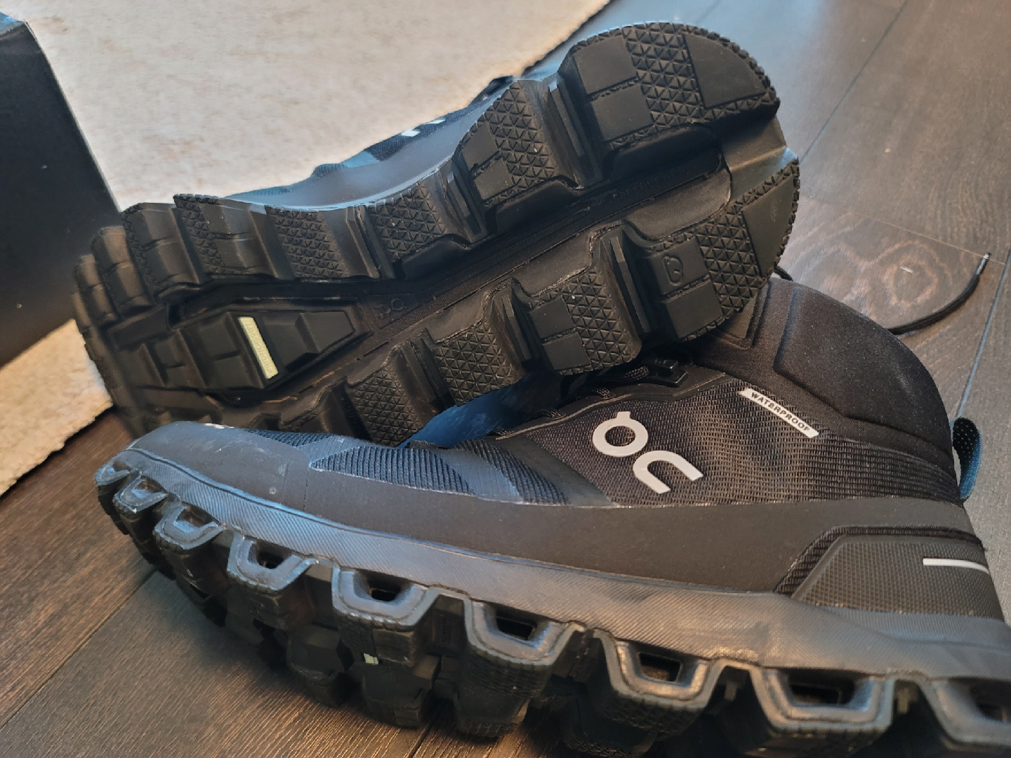 ON Cloudrock Waterproof outdoor boots (men's 8.5, women's 10) - photo 4