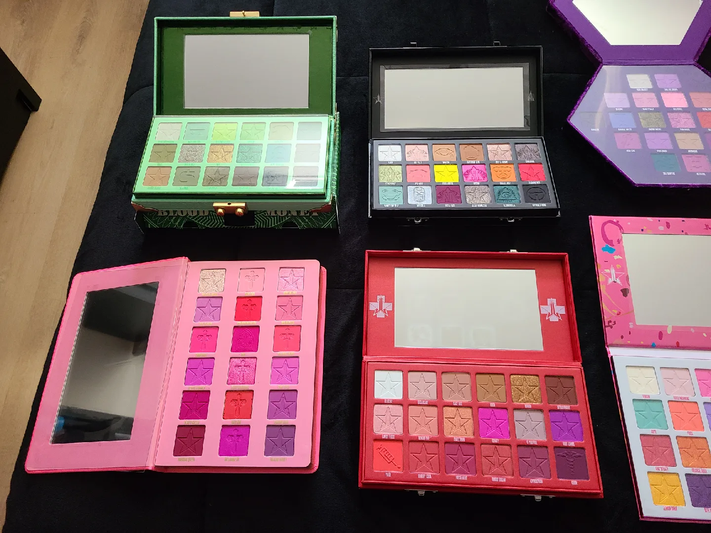 Jeffree Star Cosmetics Eyeshadow Palettes image indicator(3)
