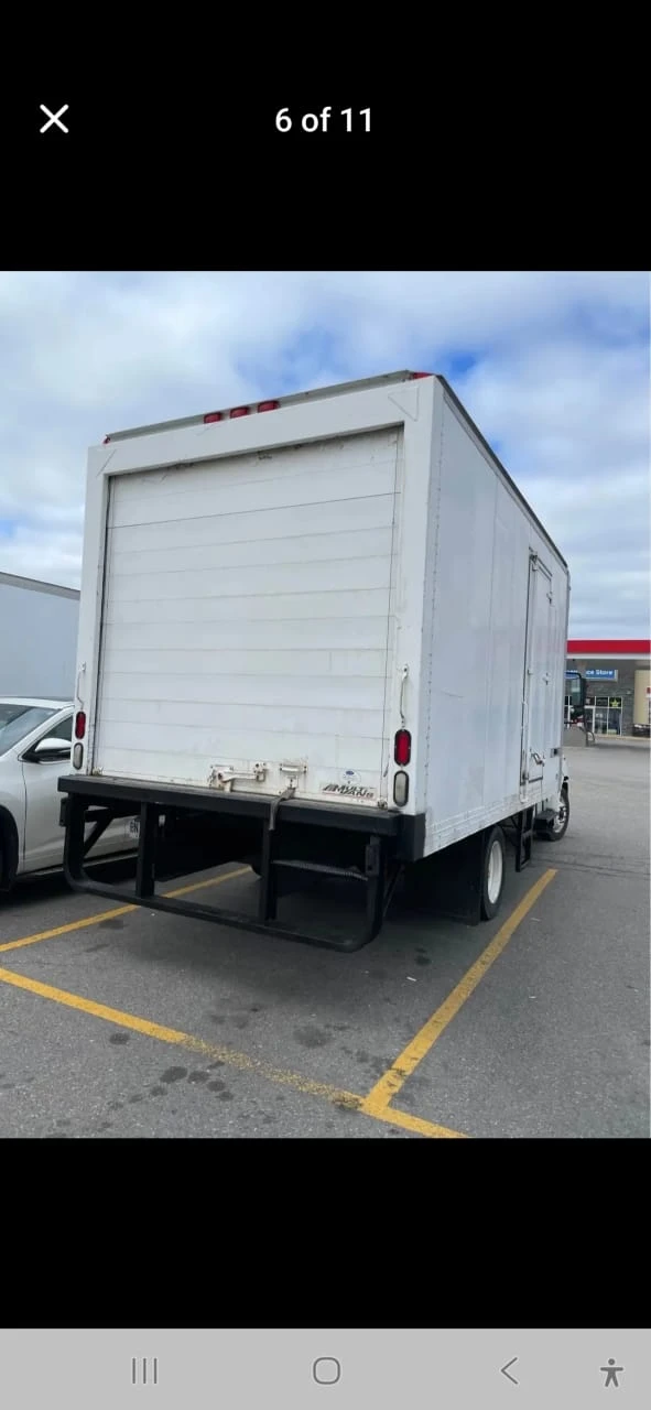 2009 Hino 185 Reefer Truck - photo 2