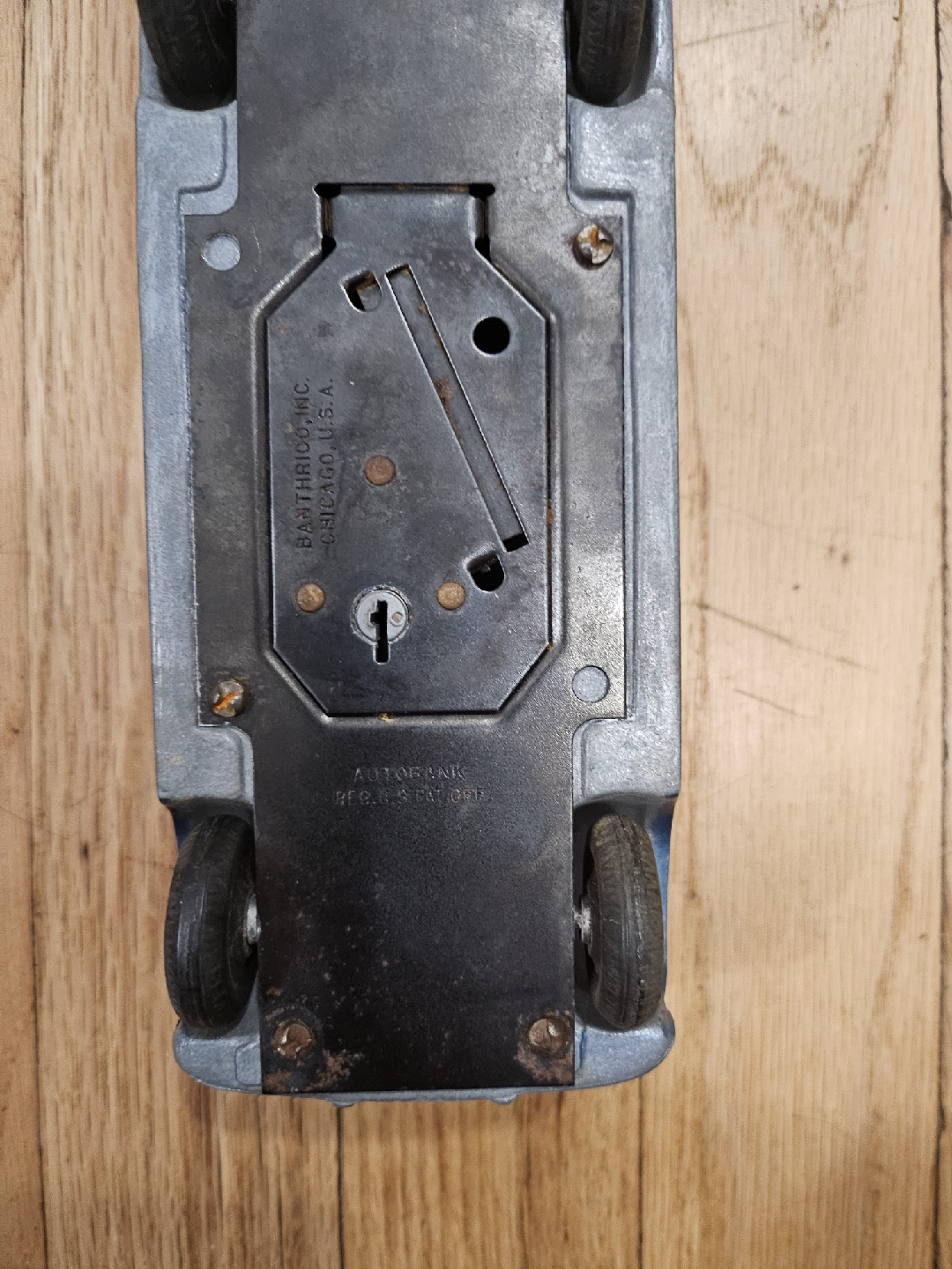 50's Banthrico Wagenseil Ford Motor Car Bank - photo 4