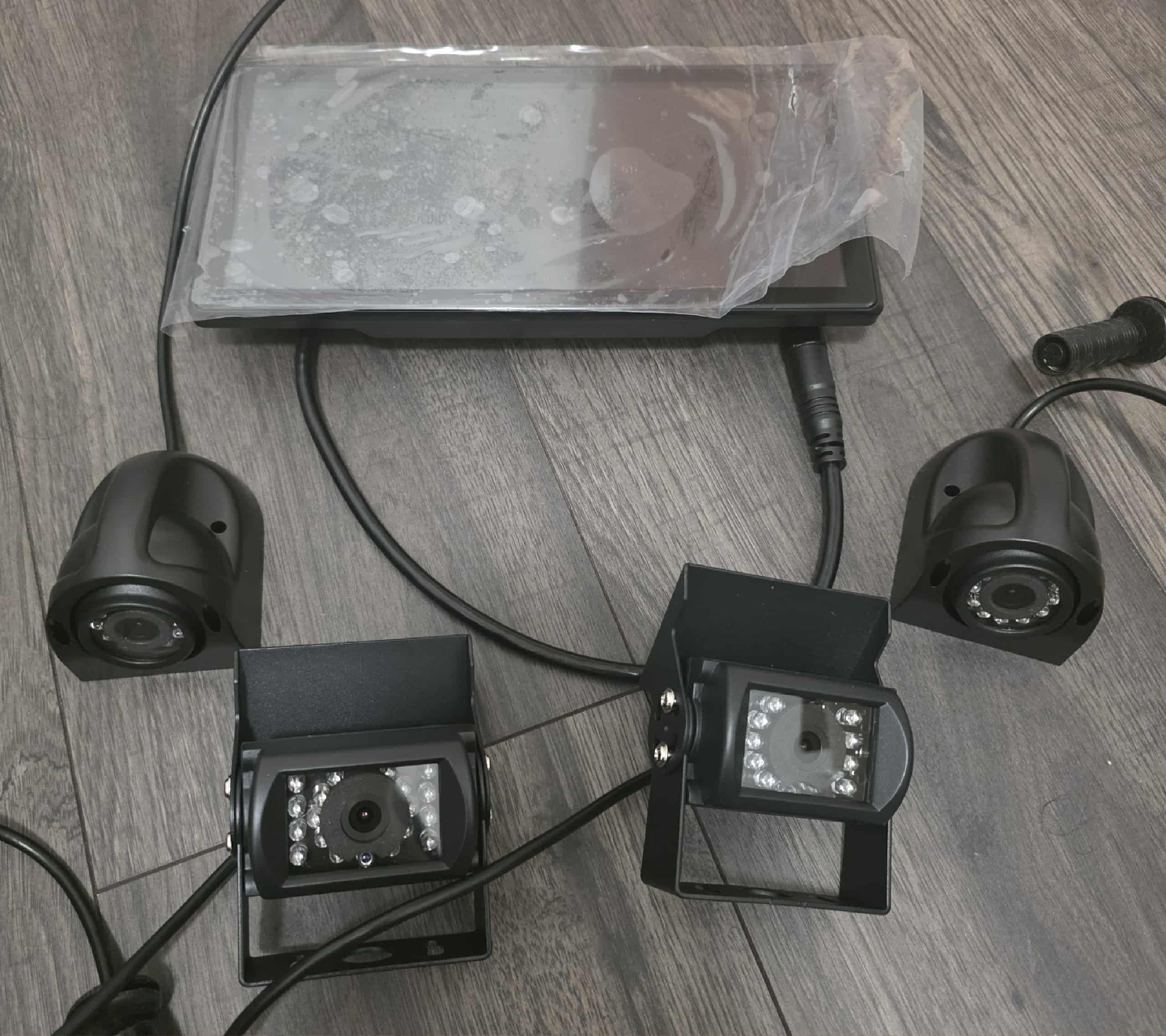 RVinWest 4K Camera System 10.36 inch screen - photo 2