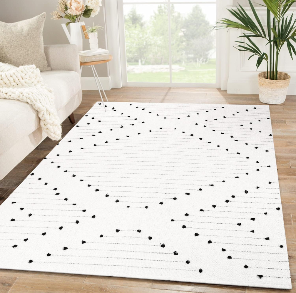White 7' x 5' Rectangular Area Rug - photo 2