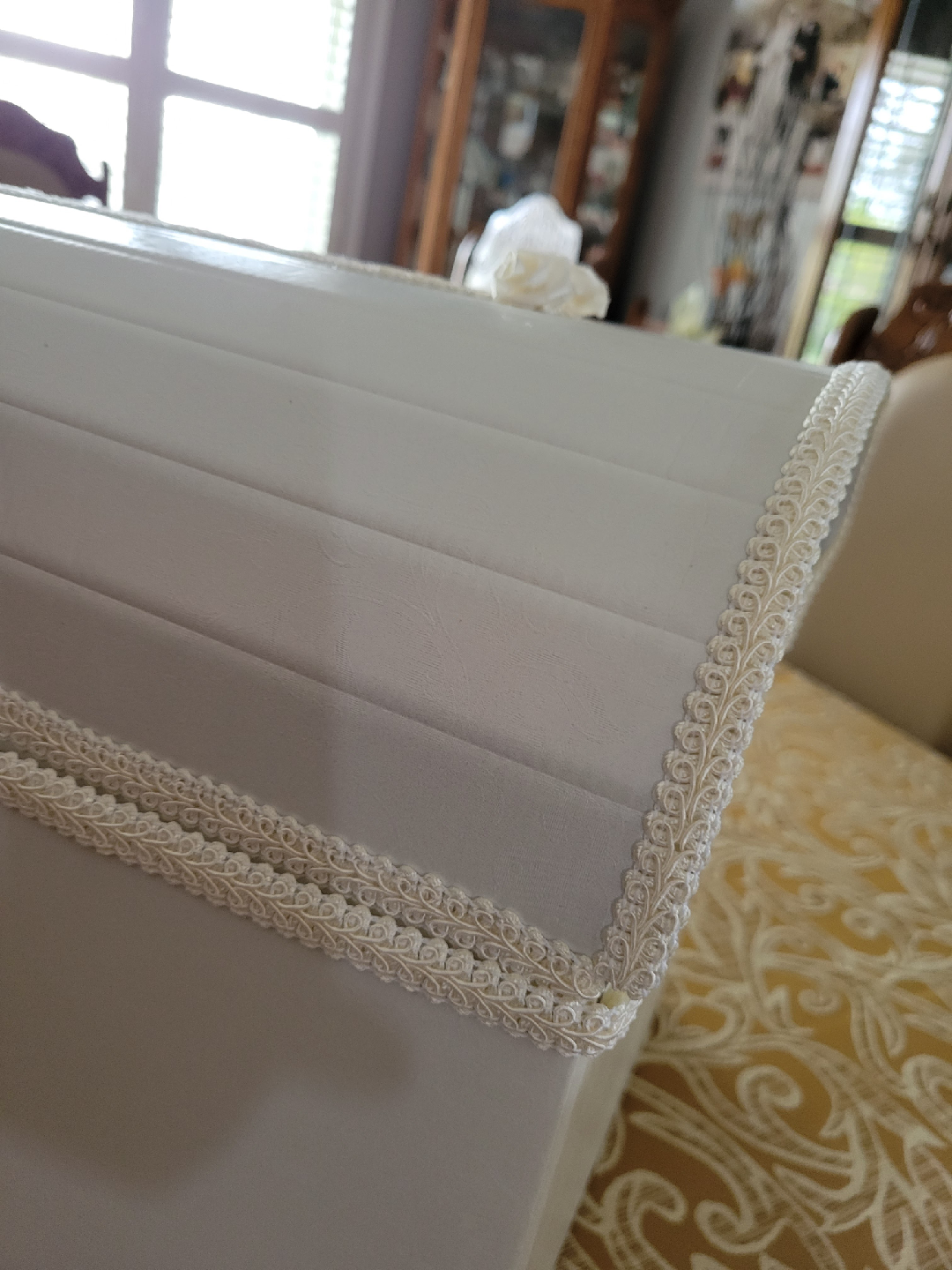 White Decorative Wedding Card/Gift Box