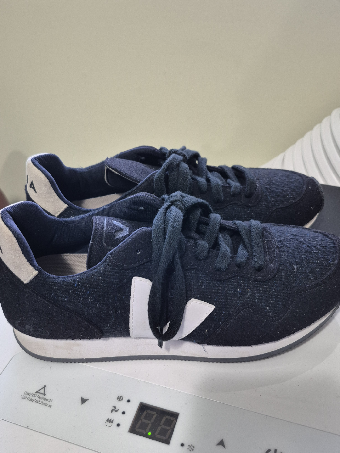 Veja Sneakers - Size US 6 or UK 4 - photo 2