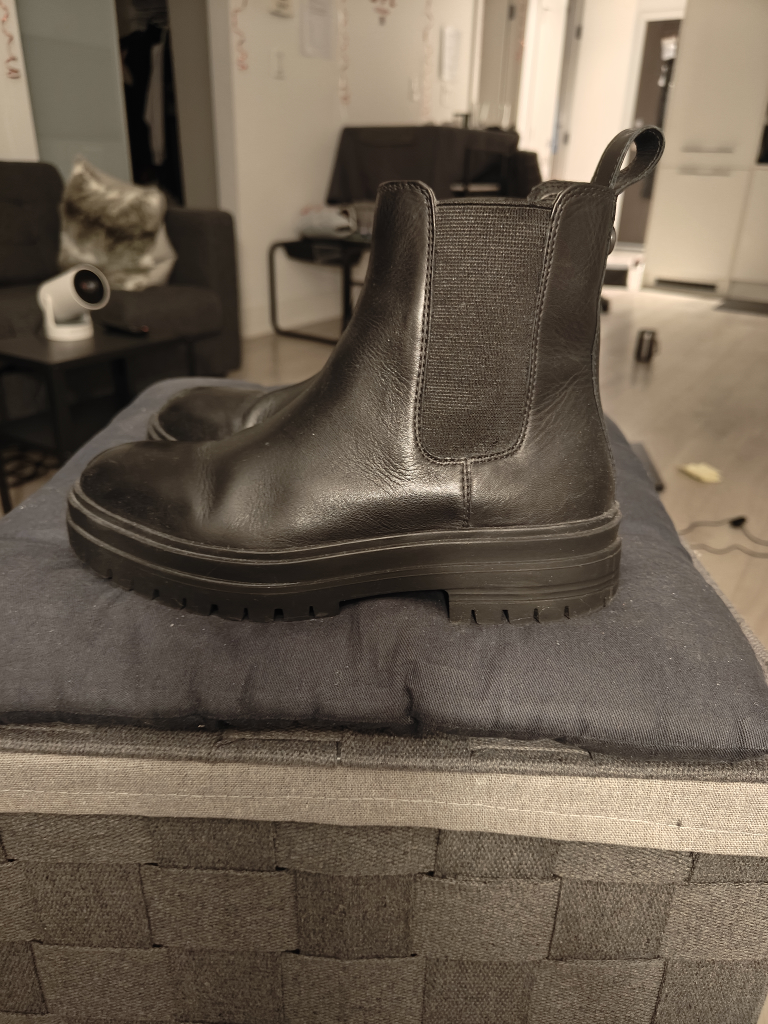 Steve Madden Leather Winter Boots Size 6-6.5 + Freebies!