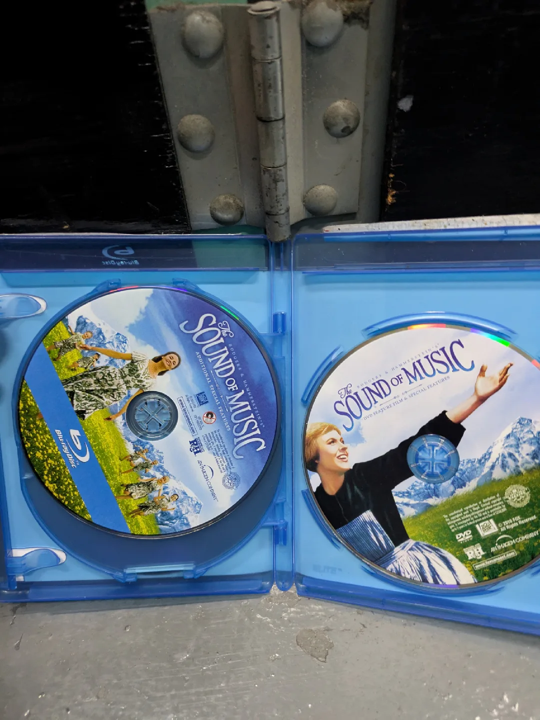 The Sound of Music 3-Disc Blu-ray DVD Set image indicator(4)