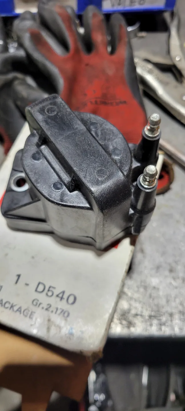 Delco Remy D540 Ignition Coil thumbnail