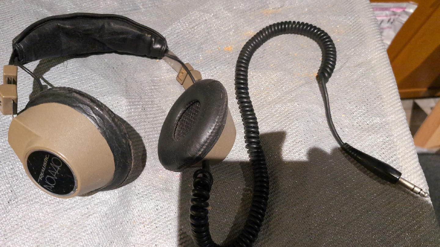 Casque d'écoute Realistic NOVA 40