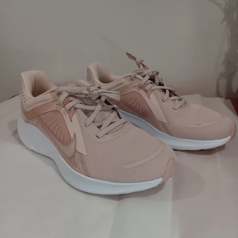 Nike Quest 5 Women's Running Shoes Size 9 image indicator(4)