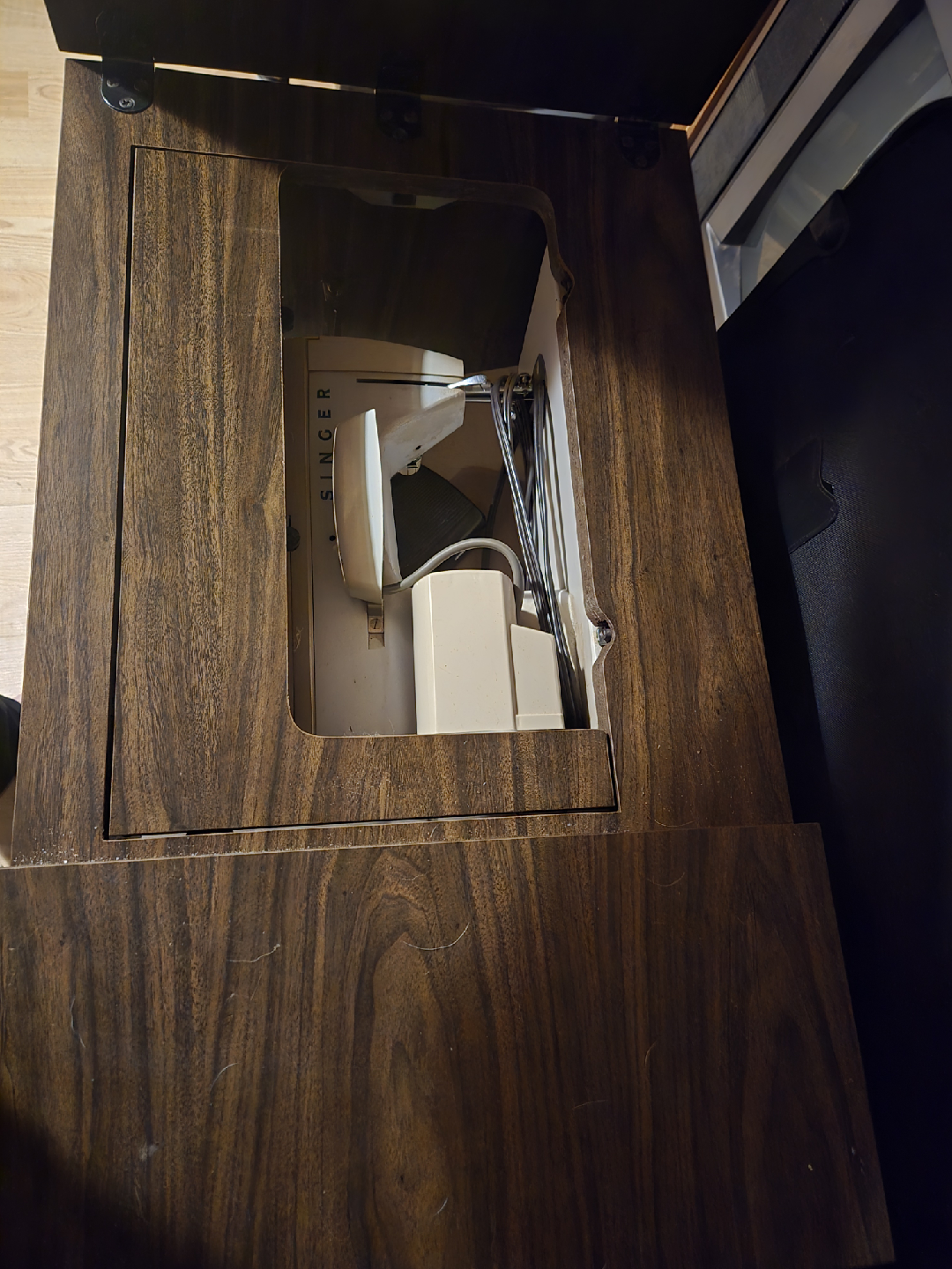 Vintage Singer Sewing Machine Cabinet - photo 2