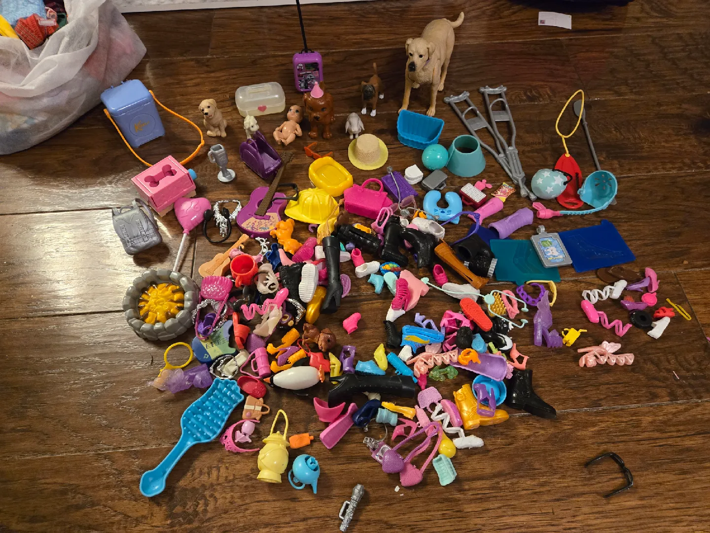 Barbie Dollhouse with Furniture & Barbies image indicator(6)