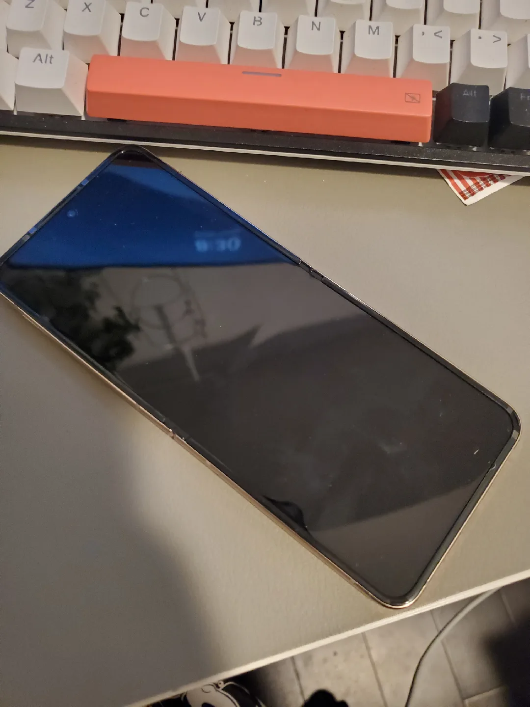 Samsung Galaxy Z Flip4 - 512GB Storage image indicator(2)