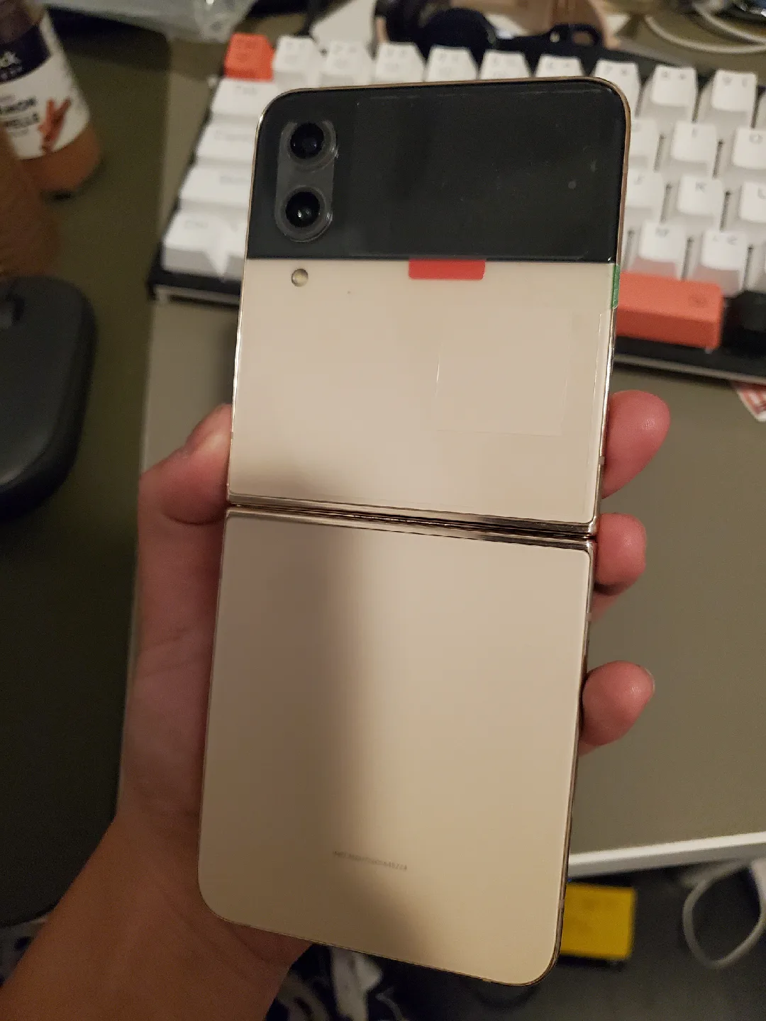 Samsung Galaxy Z Flip4 - 512GB Storage image indicator(3)