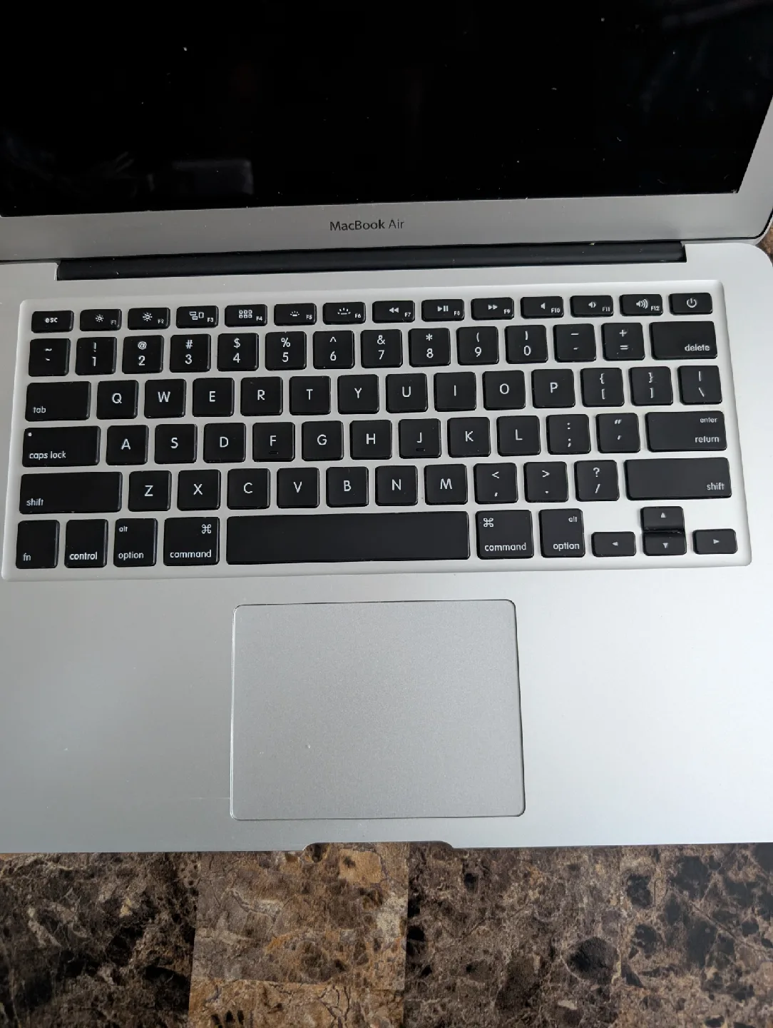 Apple MacBook Air 13-inch (Early 2015) image indicator(7)
