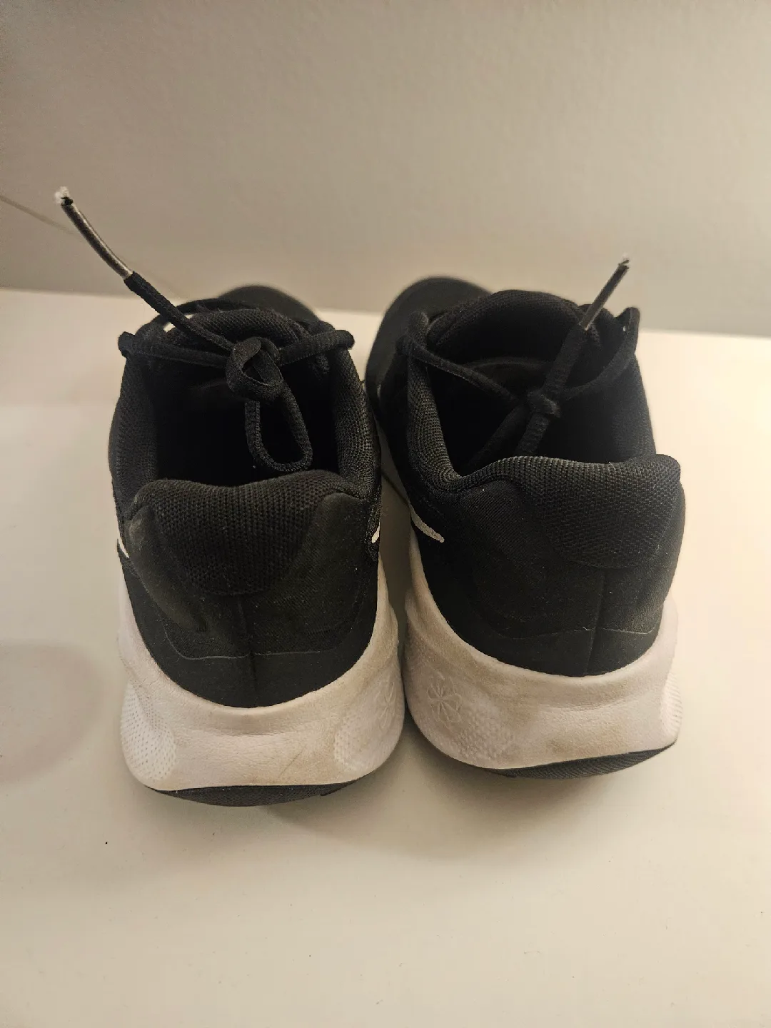 Nike Revolution 6 Running Shoes - US 7 image indicator(3)