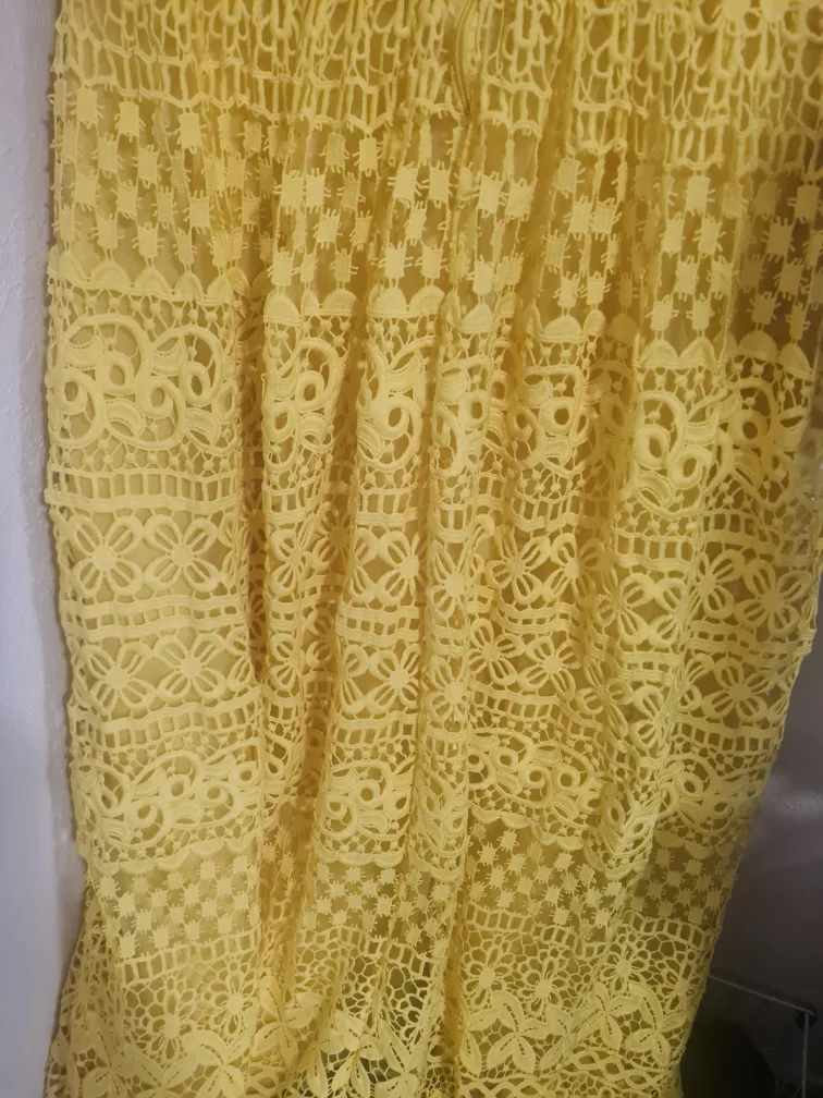 Pre-loved gowns size 16-18 image indicator(3)