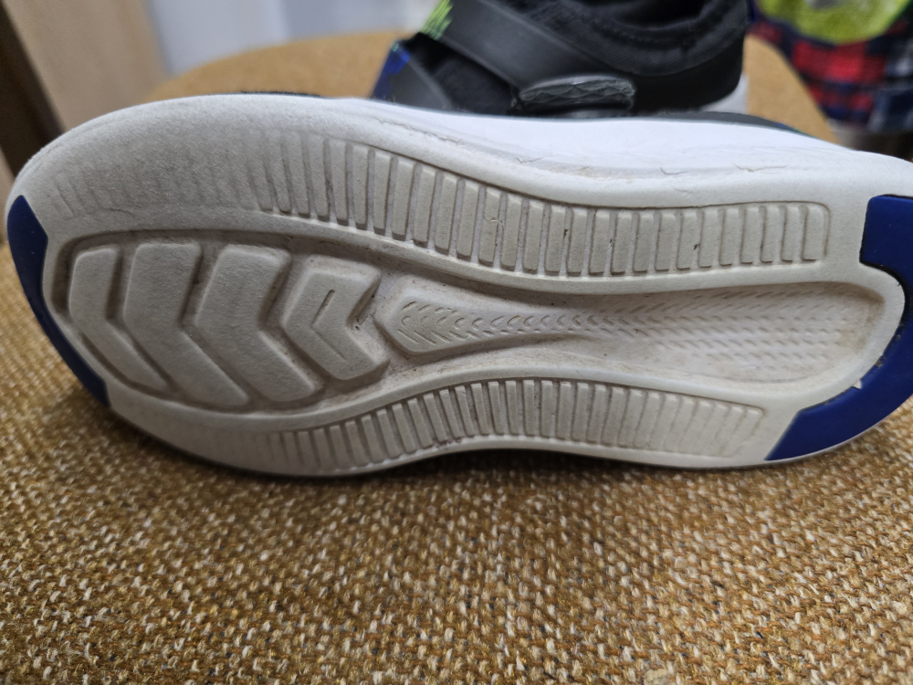 New Balance Kids' Sneakers - Size 3 US - photo 4