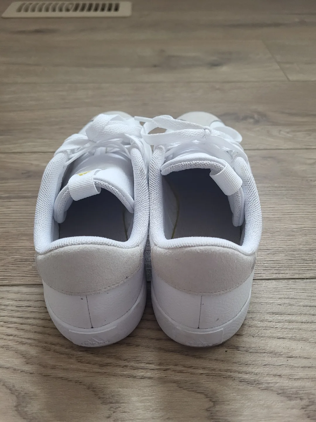 Adidas Courtflash White Sneakers - US Size 7 image indicator(3)