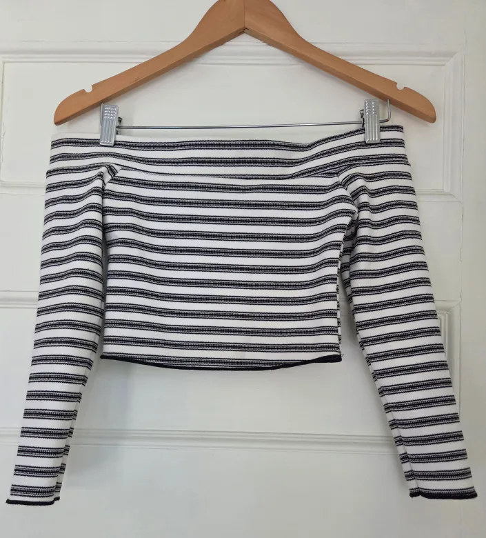 ❣️ Zara Sweater Off Shoulder Crop Top Long Sleeves Striped S image indicator(2)