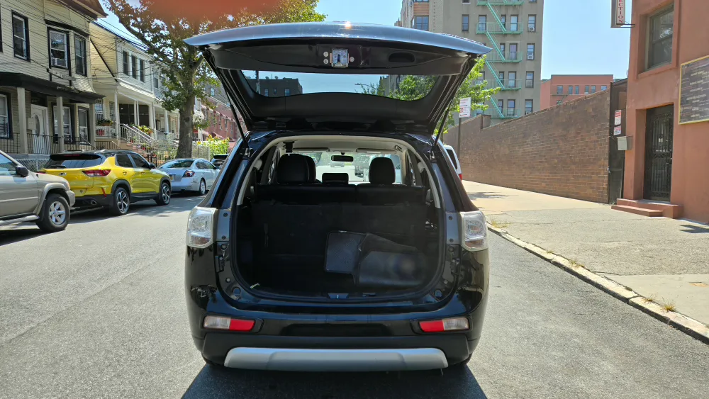 Mitsubishi Outlander SUV image indicator(4)