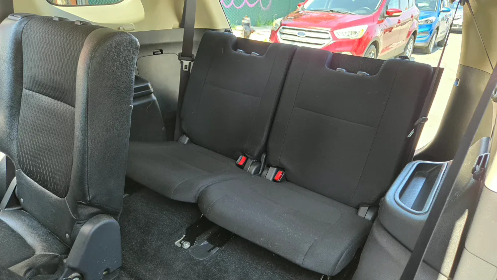 Mitsubishi Outlander SUV image indicator(7)