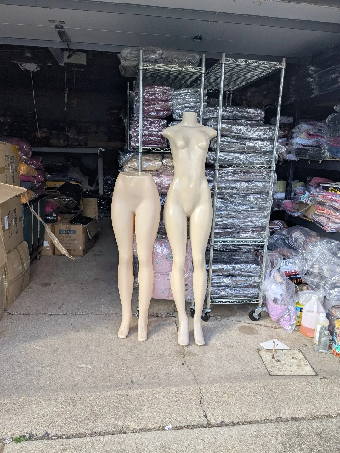 máquina de nieve y maniquíes a la venta image indicator(2)