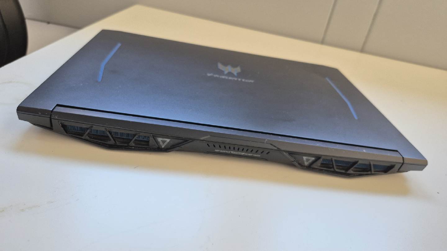 Acer Predator Helios 300 Gaming Laptop - photo 4