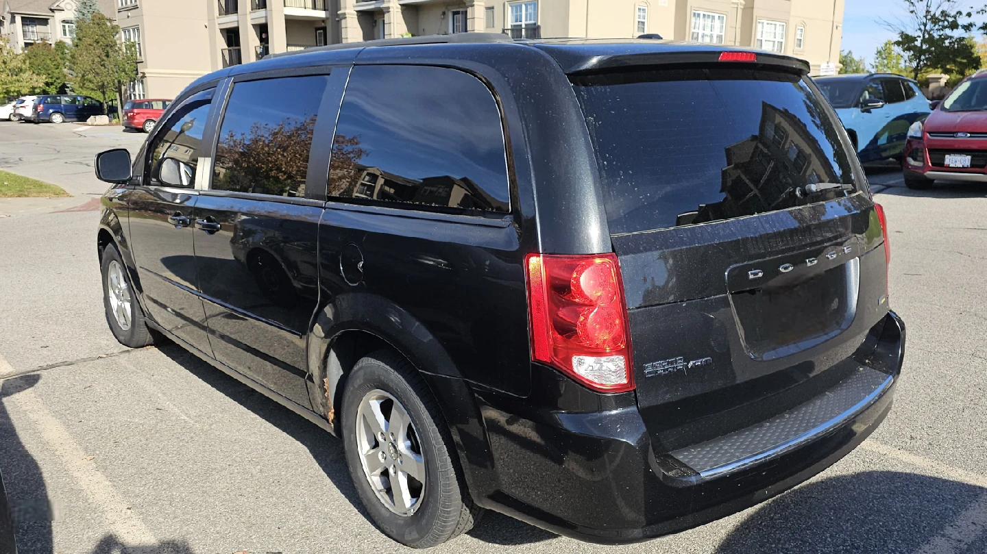 Dodge Grand Caravan - Black Minivan - photo 2