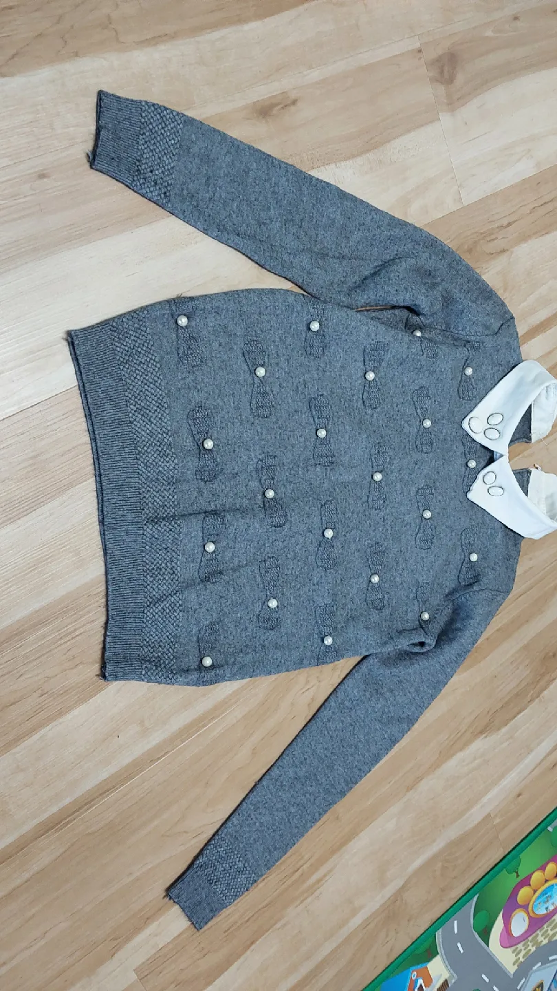 BRAND NEW Grey Sweater with pearls and White Collar Xs to S size thumbnail