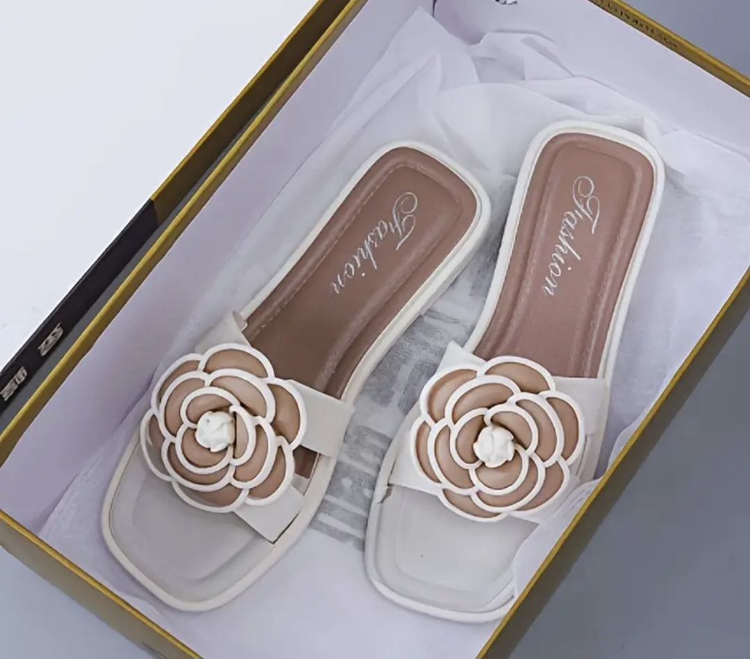 Fashion Flower Slides - Size 40-41 🥕