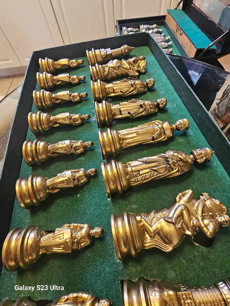 Vintage Pewter/Gold Chess Set with Case image indicator(4)