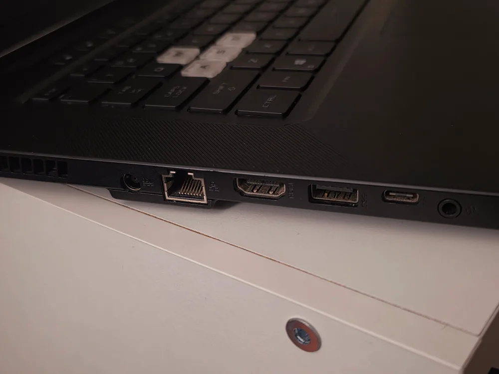 ASUS TUF Dash F15 Gaming Laptop 2021 image indicator(3)