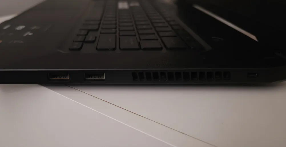 ASUS TUF Dash F15 Gaming Laptop 2021 image indicator(4)