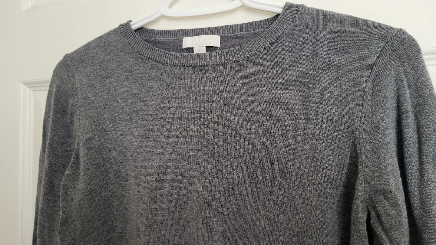H&M Basics Grey Sweater - Size Small image indicator(3)