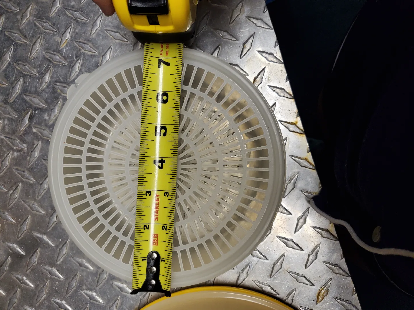 2 Plastic Food Strainer bowls - Yellow & White image indicator(3)