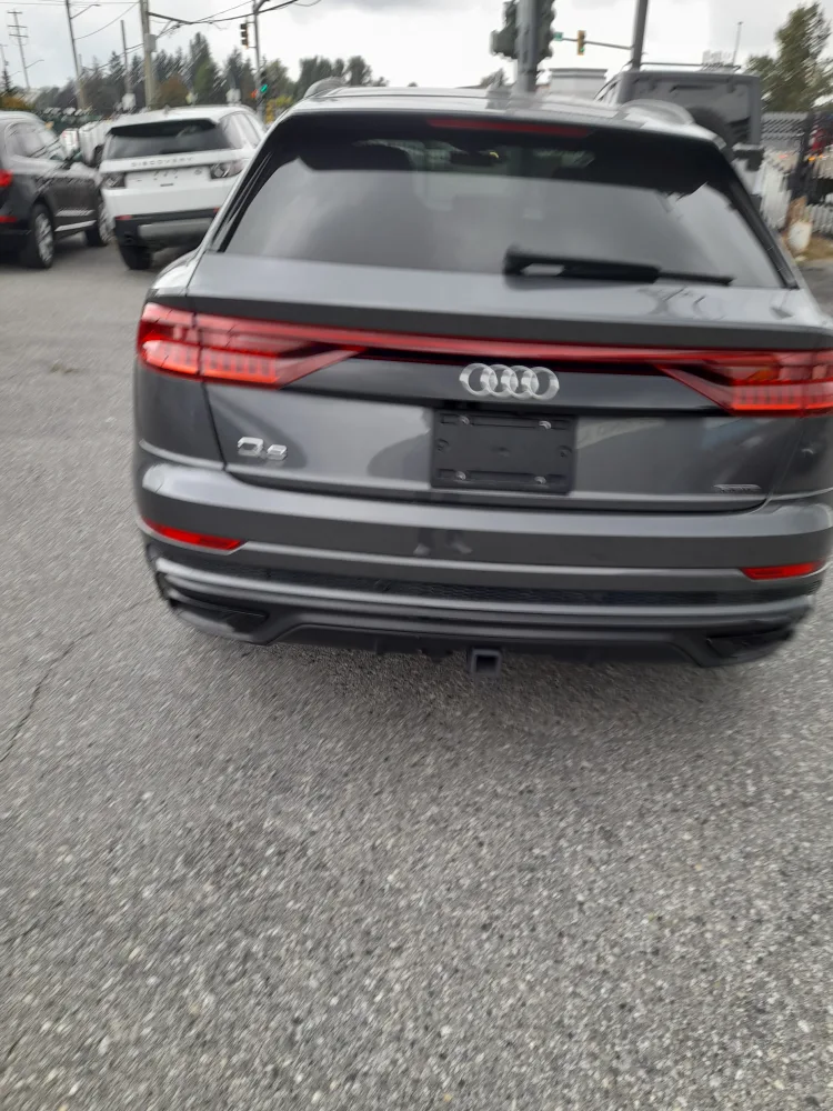 Audi Q8 SUV - Grey image indicator(3)