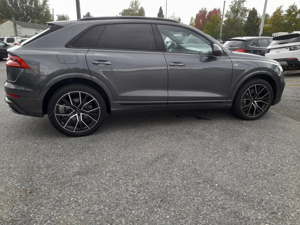 Audi Q8 SUV - Grey image indicator(5)