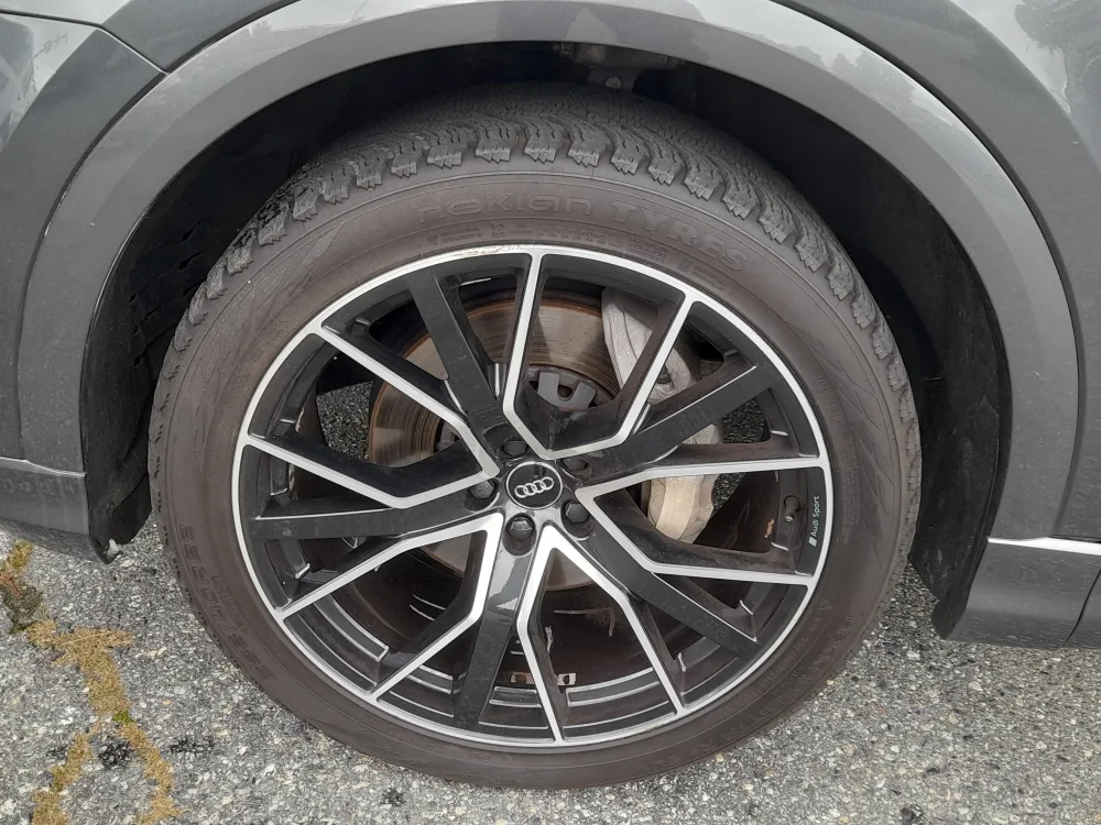 Audi Q8 SUV - Grey image indicator(8)