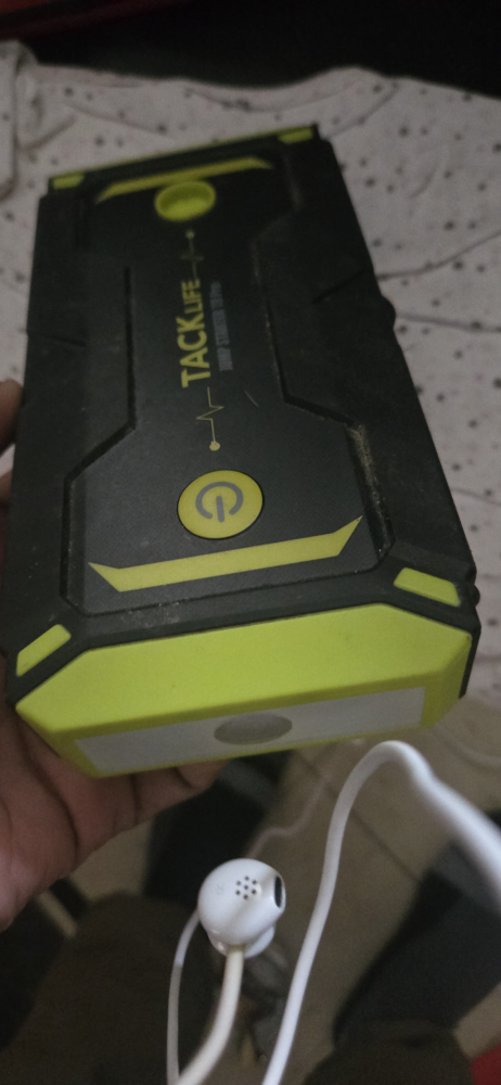 Tacklife T8 Pro Jump Starter - photo 3