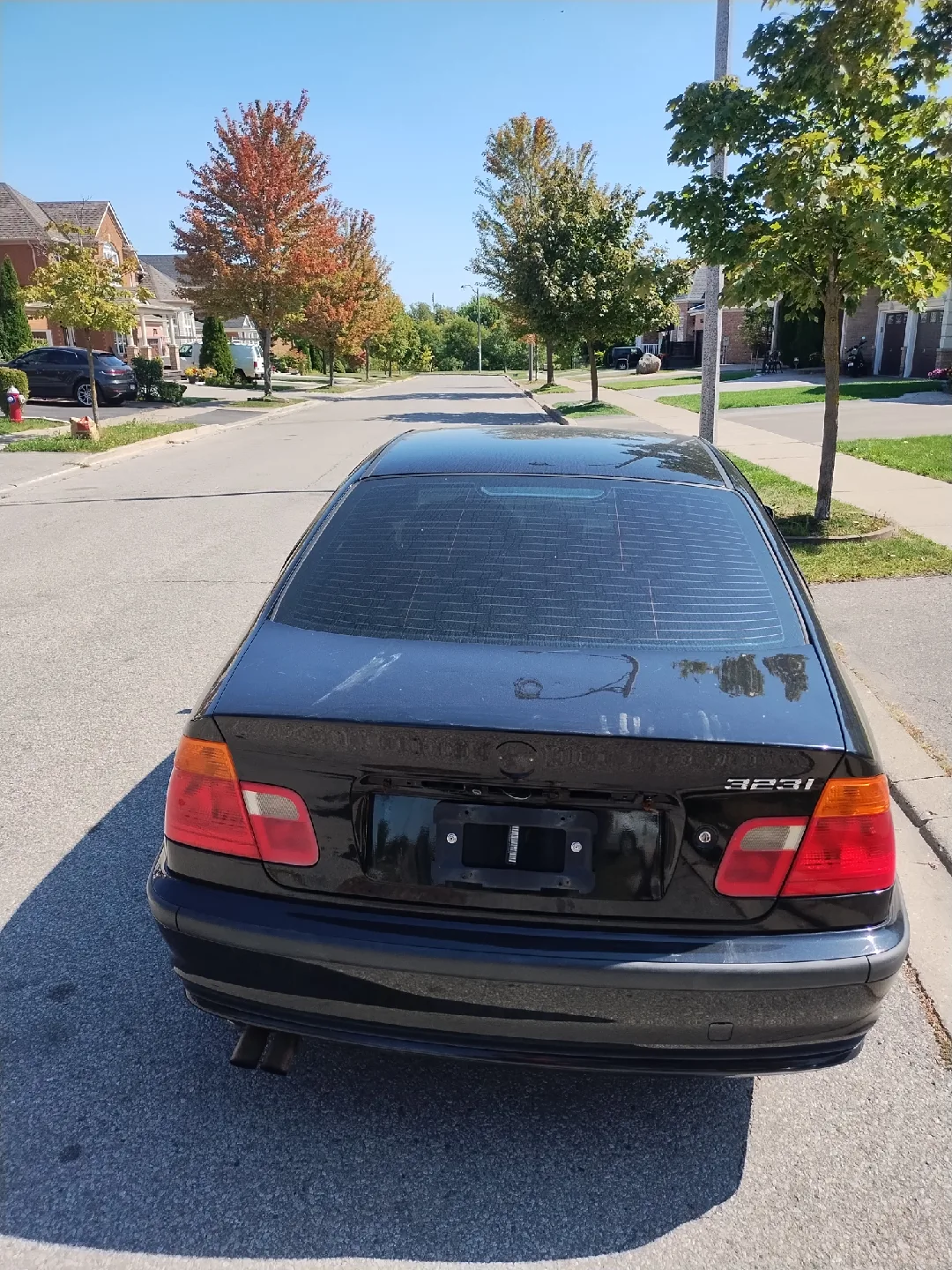 BMW 323i Sedan - Black image indicator(2)