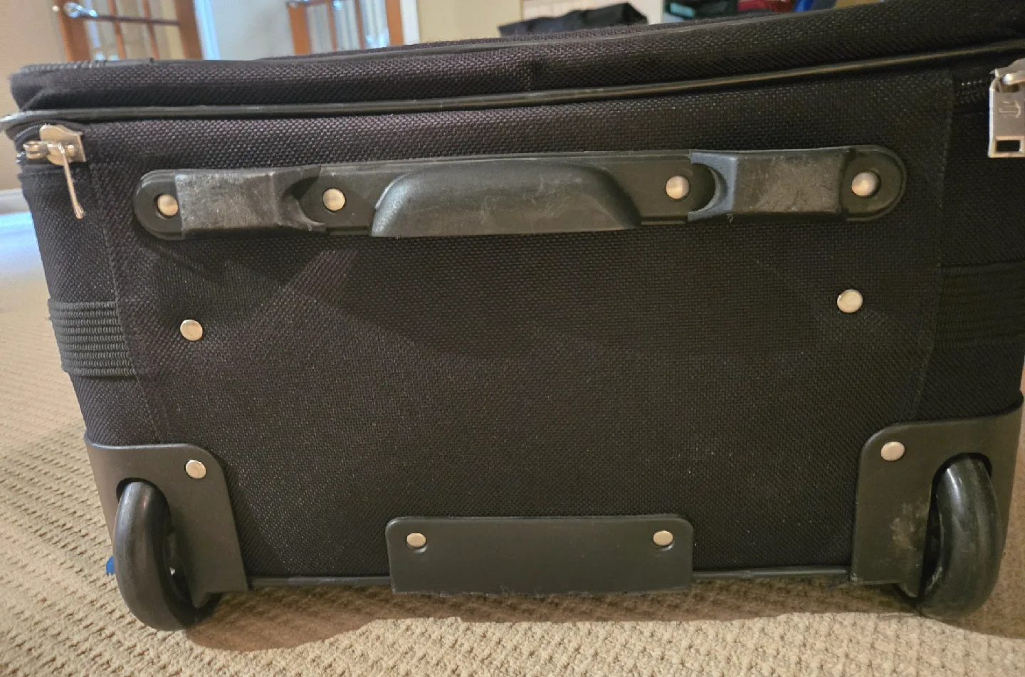 American Tourister Black Suitcase image indicator(5)