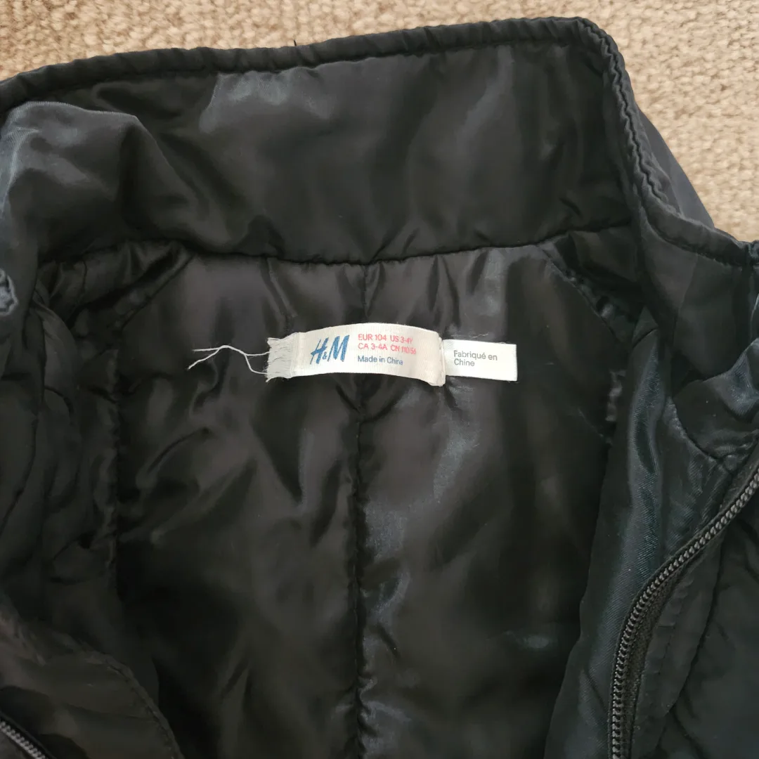 H&M Black Puffer Jacket - Size 3-4Y image indicator(3)