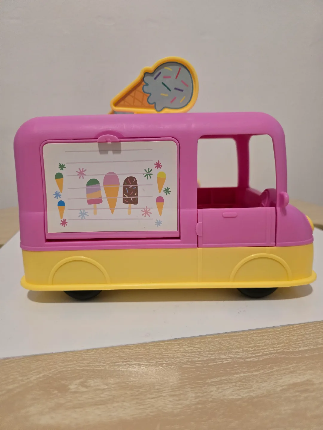 2 Pink & Yellow Ice Cream Truck Peppa Pig Toy image indicator(2)