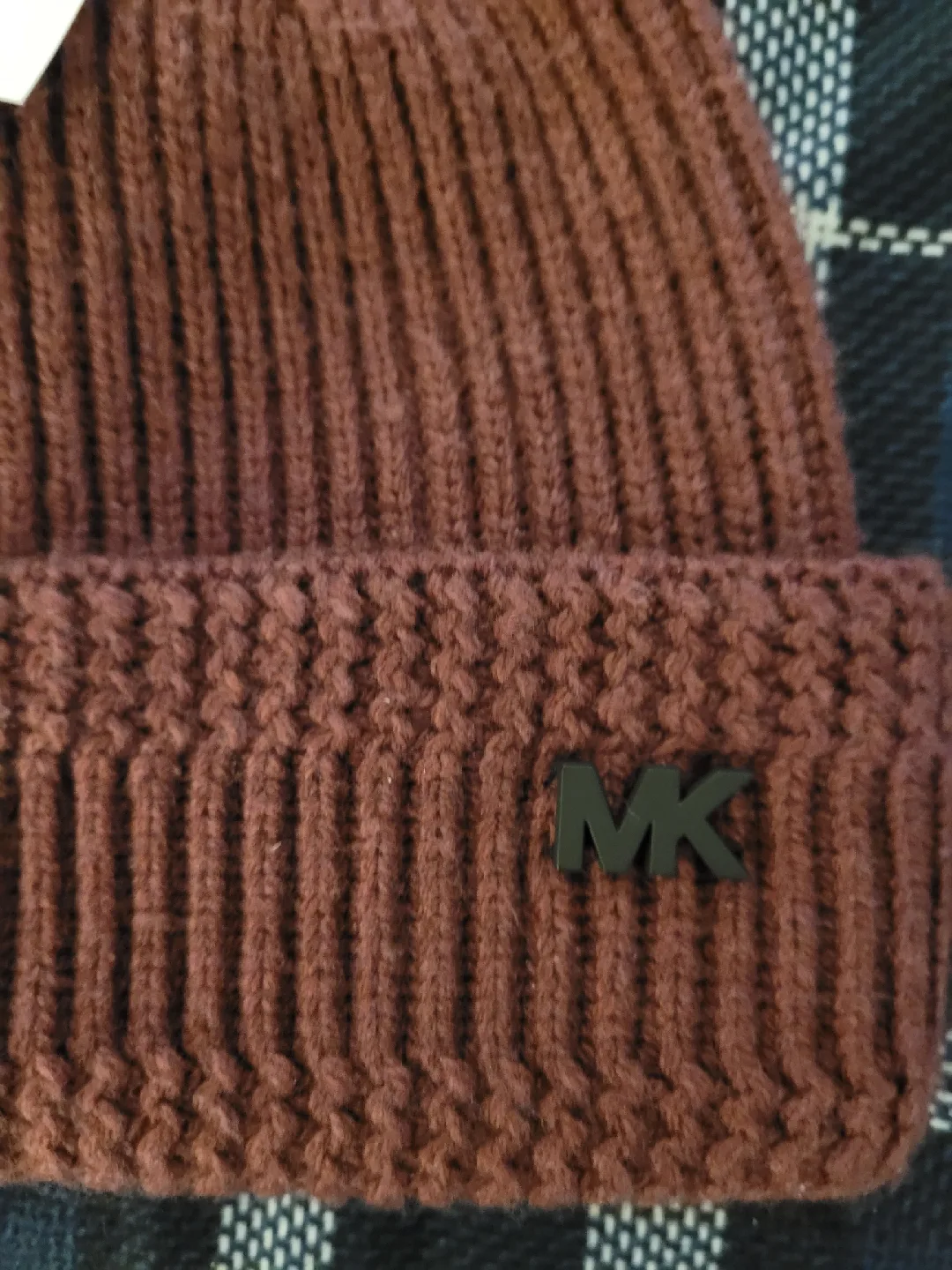 BNWT Michael Kors Burgundy Men's Beanie and Scarf Set image indicator(2)