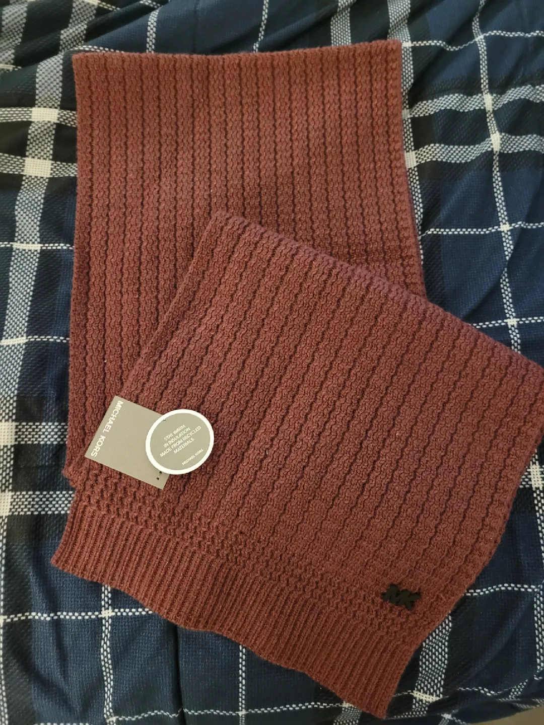 BNWT Michael Kors Burgundy Men's Beanie and Scarf Set image indicator(9)