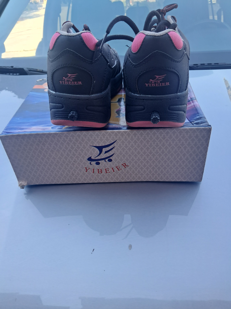 Yibeier Roller Skate Shoes - Youth Size - photo 2