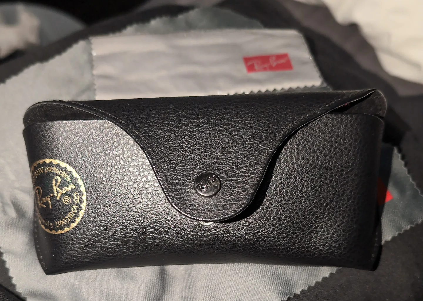 Ray-Ban P Sunglasses with Case image indicator(3)